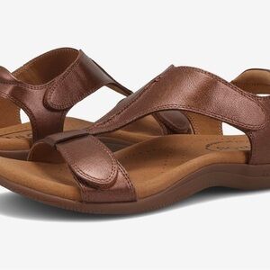 New Taos Footwear Brown Sandals with Comfort and Style
